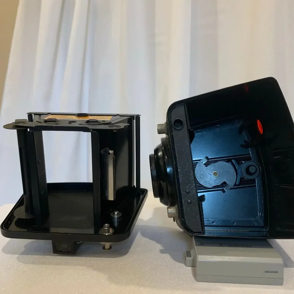 Vintage 1940's Kodak Six-20 Flash Brownie Camera w Flash Unit Working Shutter
